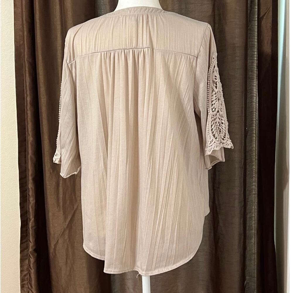 French Laundry size L tie front half sleeve crochet lace inserts split V neck - Picture 3 of 7